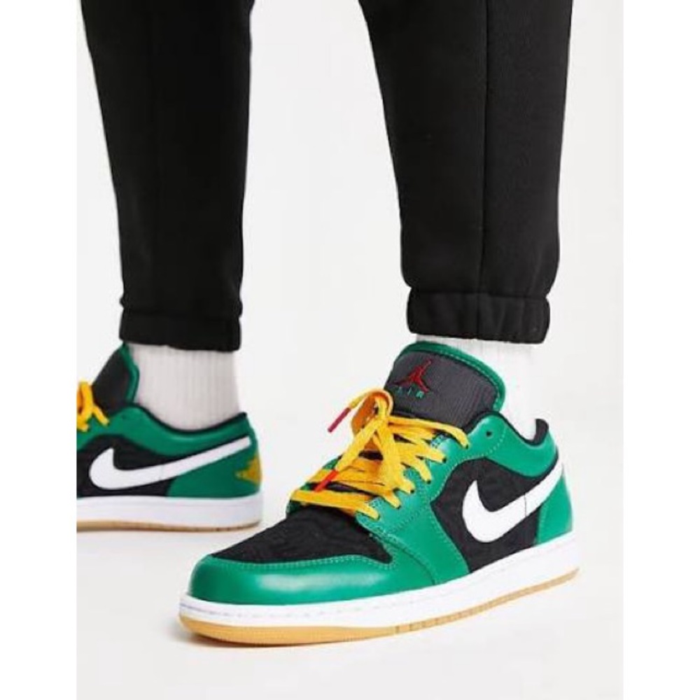 Air Jordan 1 Low SE- Holiday Special